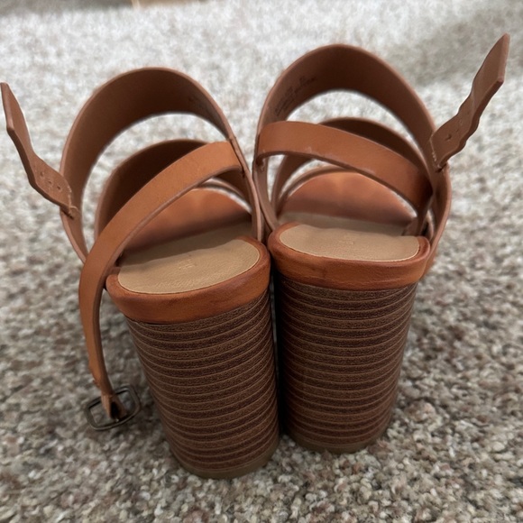 Bamboo Women's Tan Heeled Sandals - Picture 3 of 7